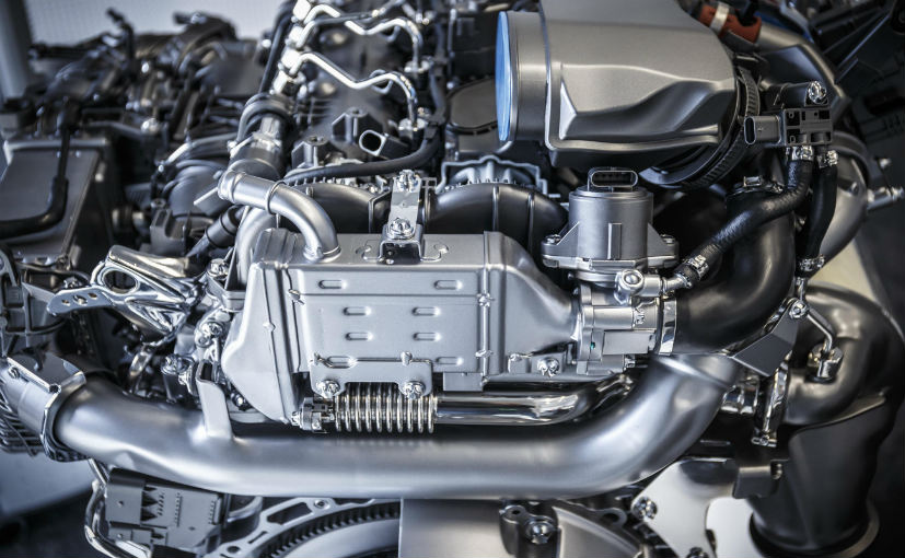 (Mercedes invests 3 billion euros towards new engine technology)