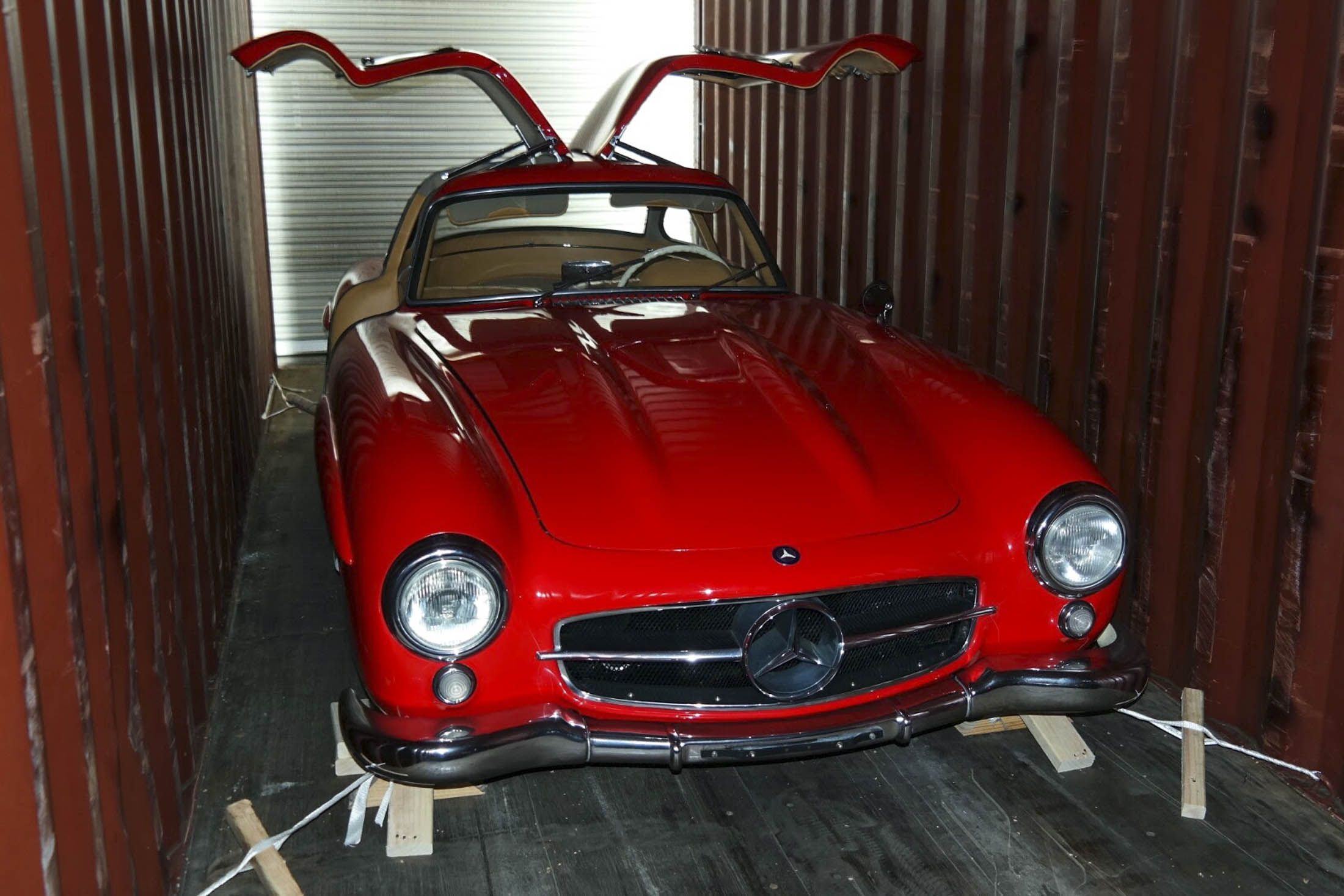 A Mercedes 300SL Gullwing in a shipping container, demonstrating clearance along the side and roof. Photographer: Dmitriy Shibarshin